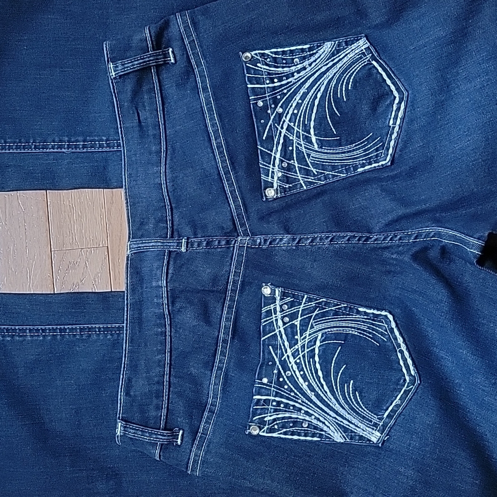 Christopher & Banks straight leg blue jeans with details on pockets and buttons